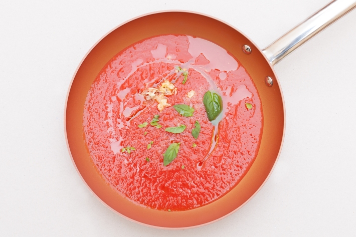 Preparación - Bolitas de requesón en salsa de tomate y albahaca